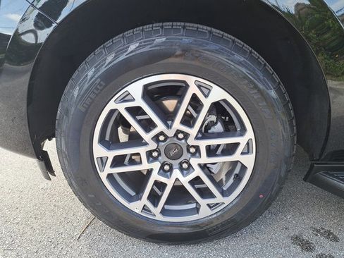 Certified 2025 Ford Expedition Active image 4