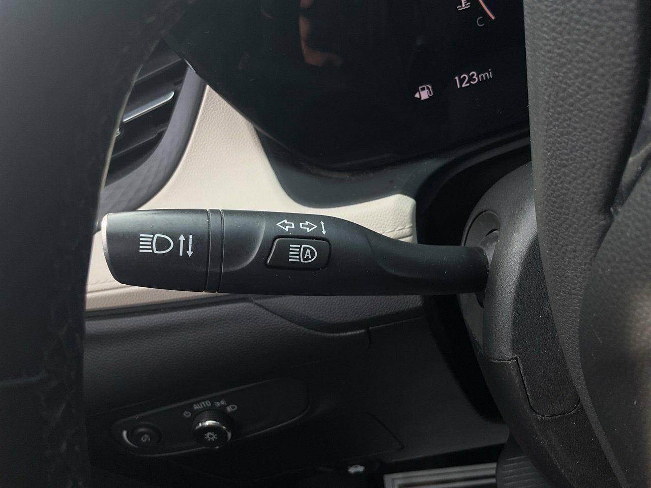 Used 2024 Buick Encore GX Sport Touring FWD image 34