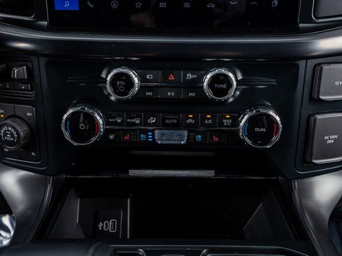 Used 2025 Ford F150 Lariat w/ Equipment Group 501A Mid image 27