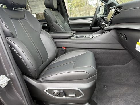 New 2026 Jeep Grand Wagoneer L 2WD w/ Premium Group I image 16