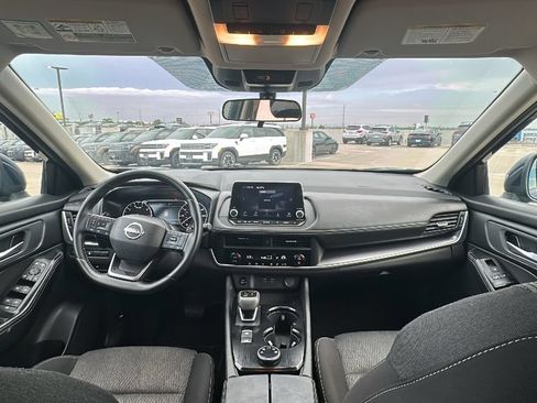 Used 2025 Nissan Rogue SV AWD/4WD image 21