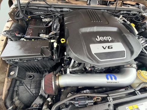 Used 2015 Jeep Wrangler Unlimited Sport image 13