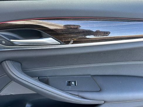 Used 2023 BMW 530e w/ M Sport Package image 18