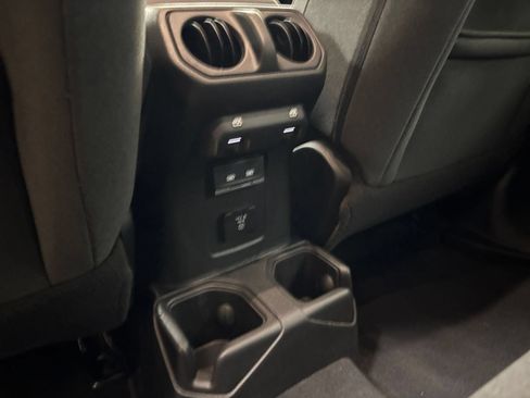 Used 2025 Jeep Wrangler Unlimited Sahara AWD/4WD image 22