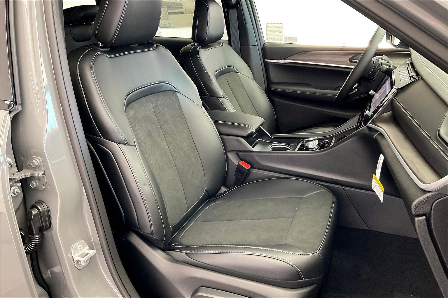 New 2027 Jeep Grand Cherokee 4WD image 9