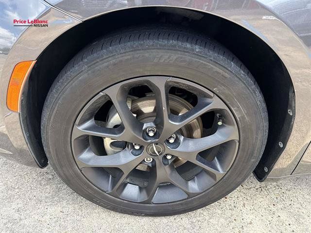 Used 2021 Chrysler Pacifica Touring-L w/ S Appearance Package FWD image 4