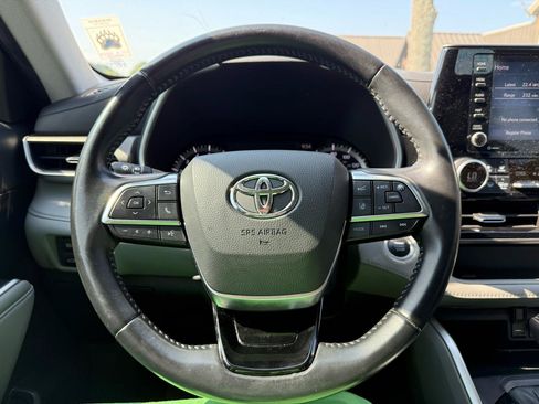 Used 2021 Toyota Highlander XLE FWD image 9