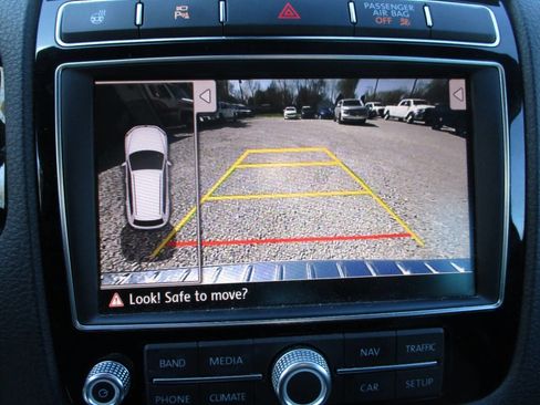 Used 2017 Volkswagen Touareg Wolfsburg Edition image 30