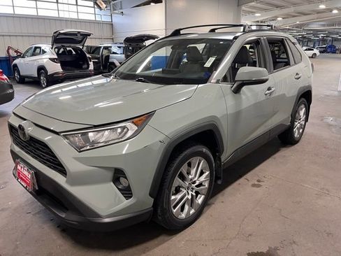 Used 2019 Toyota RAV4 XLE Premium w/ Carpet Mat Package image 7
