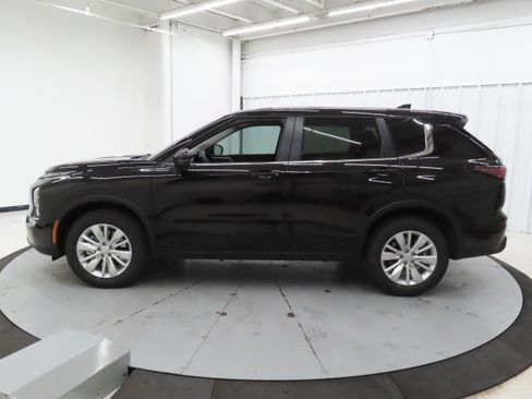 New 2026 Mitsubishi Outlander ES FWD image 7