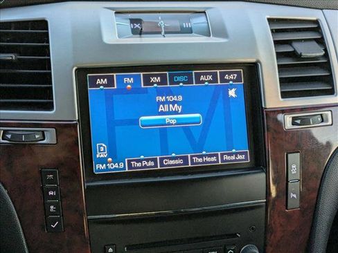 Used 2013 Cadillac Escalade Luxury image 12