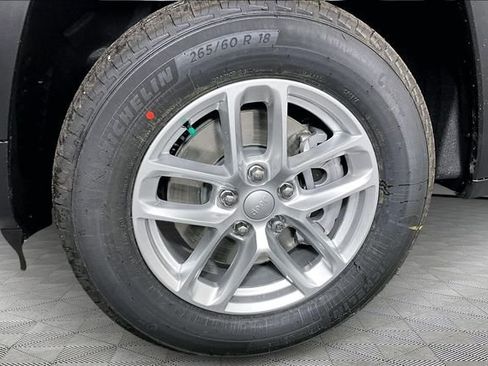 New 2026 Jeep Grand Cherokee L Laredo image 12