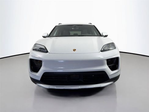 Certified 2025 Porsche Macan Electric RWD image 10