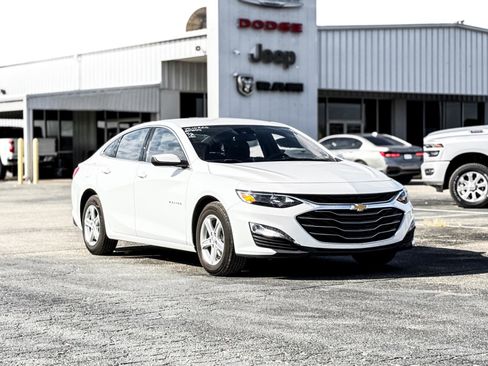 Used 2024 Chevrolet Malibu LT image 3