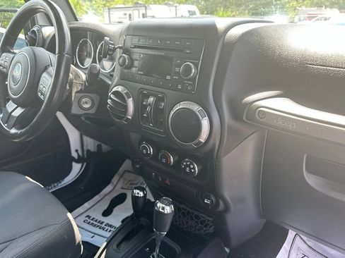 Used 2017 Jeep Wrangler Unlimited Sport w/ Quick Order Package 24S AWD/4WD image 4