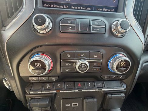 Used 2019 GMC Sierra 1500 SLT w/ SLT Premium Package AWD/4WD image 41