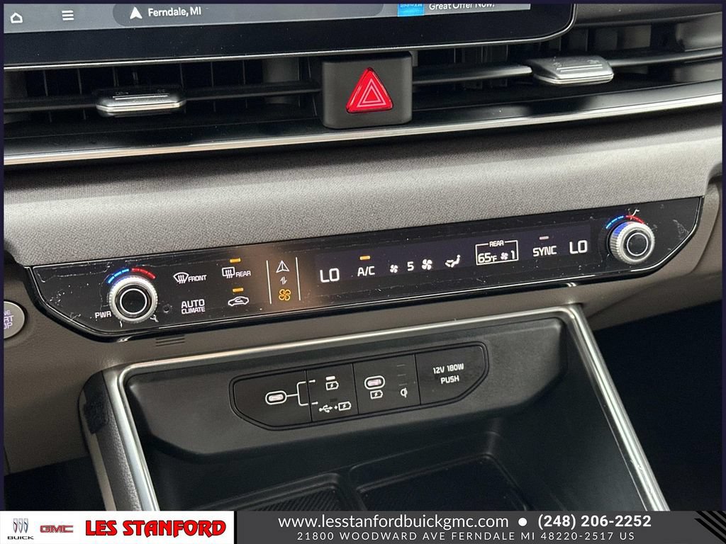 Used 2025 Kia Carnival EX FWD image 32