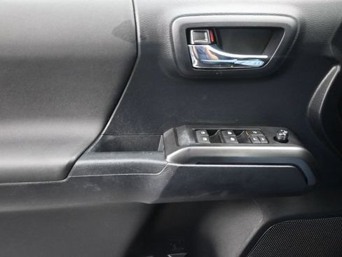 Used 2019 Toyota Tacoma TRD Sport AWD/4WD image 24