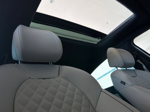 Used 2023 Genesis G70 3.3T w/ Sport Prestige Package RWD image 18