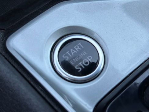 Used 2025 Nissan Altima 2.5 SV image 17