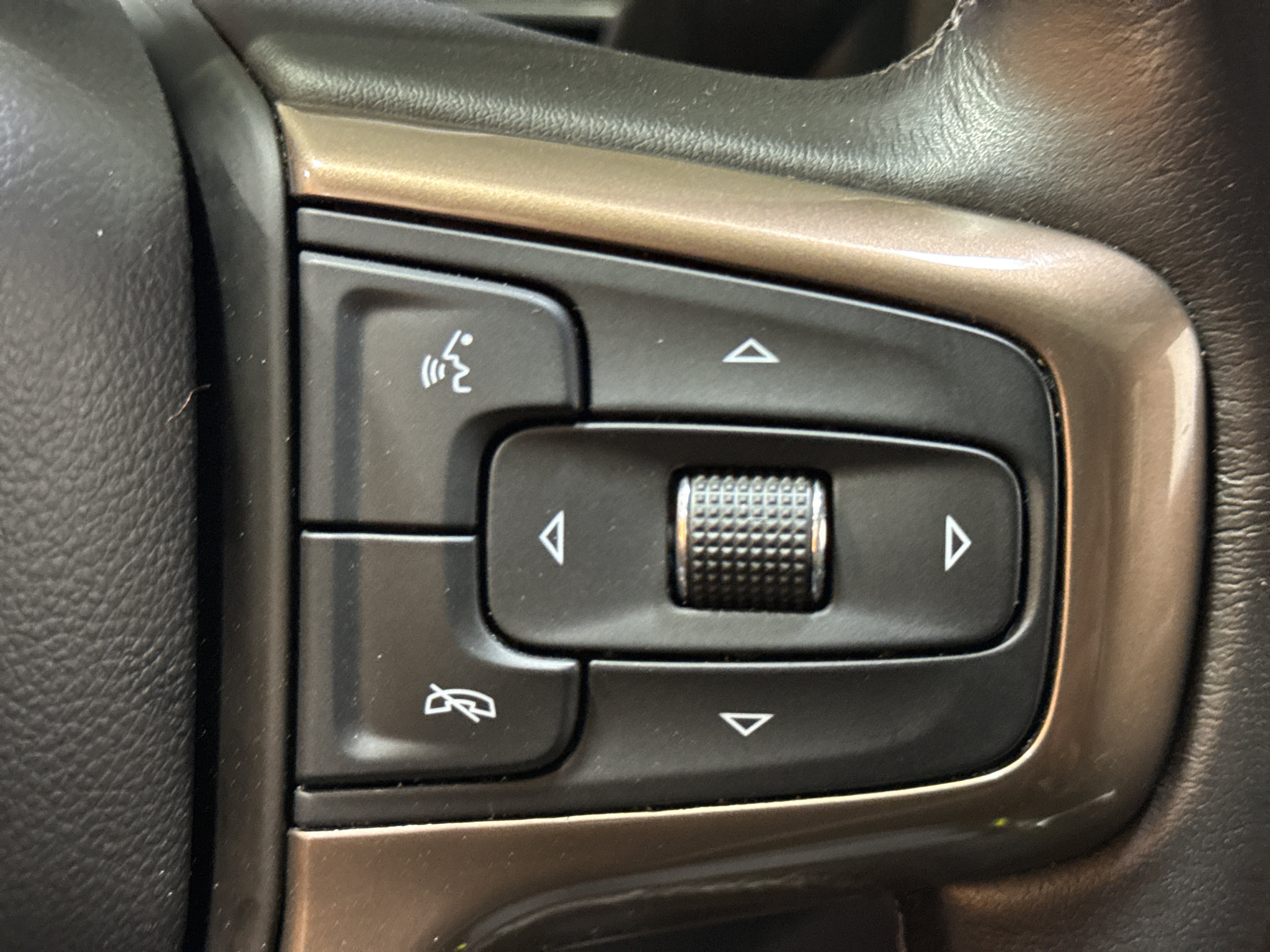 Used 2020 Chevrolet Silverado 1500 High Country w/ Technology Package AWD/4WD image 29