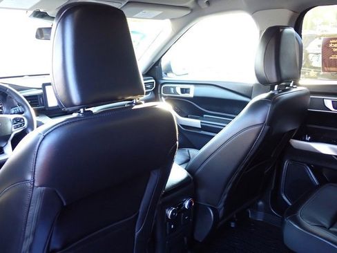 Certified 2022 Ford Explorer XLT w/ Equipment Group 202A image 18