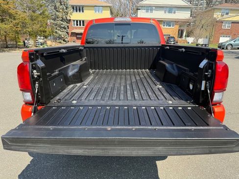 Used 2018 Toyota Tacoma TRD Sport AWD/4WD image 27
