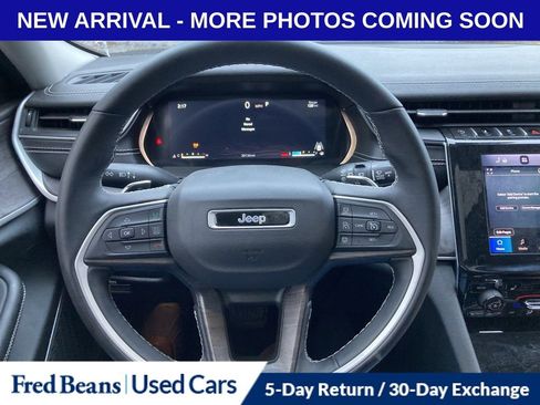 Used 2022 Jeep Grand Cherokee L Limited w/ Black Appearance Package image 13