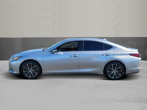 Used 2022 Lexus ES 350 w/ Premium Package image 3