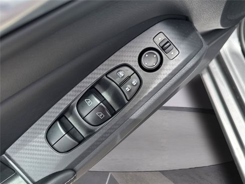 Used 2025 Nissan Altima 2.5 SV FWD image 38