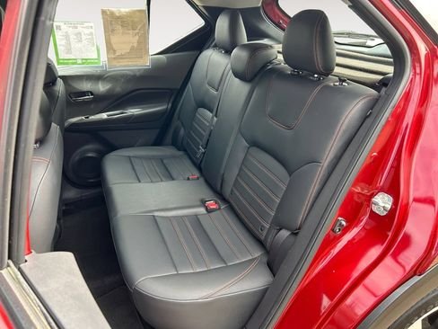 Used 2019 Nissan Kicks SR w/ SR Premium Package FWD image 11