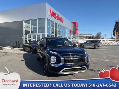 Used 2024 Mitsubishi Outlander SE Black Edition image 1