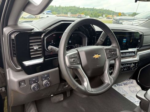 Used 2024 Chevrolet Silverado 1500 LT AWD/4WD image 7