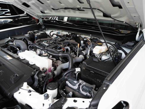 Used 2025 Toyota Tacoma SR AWD/4WD image 28