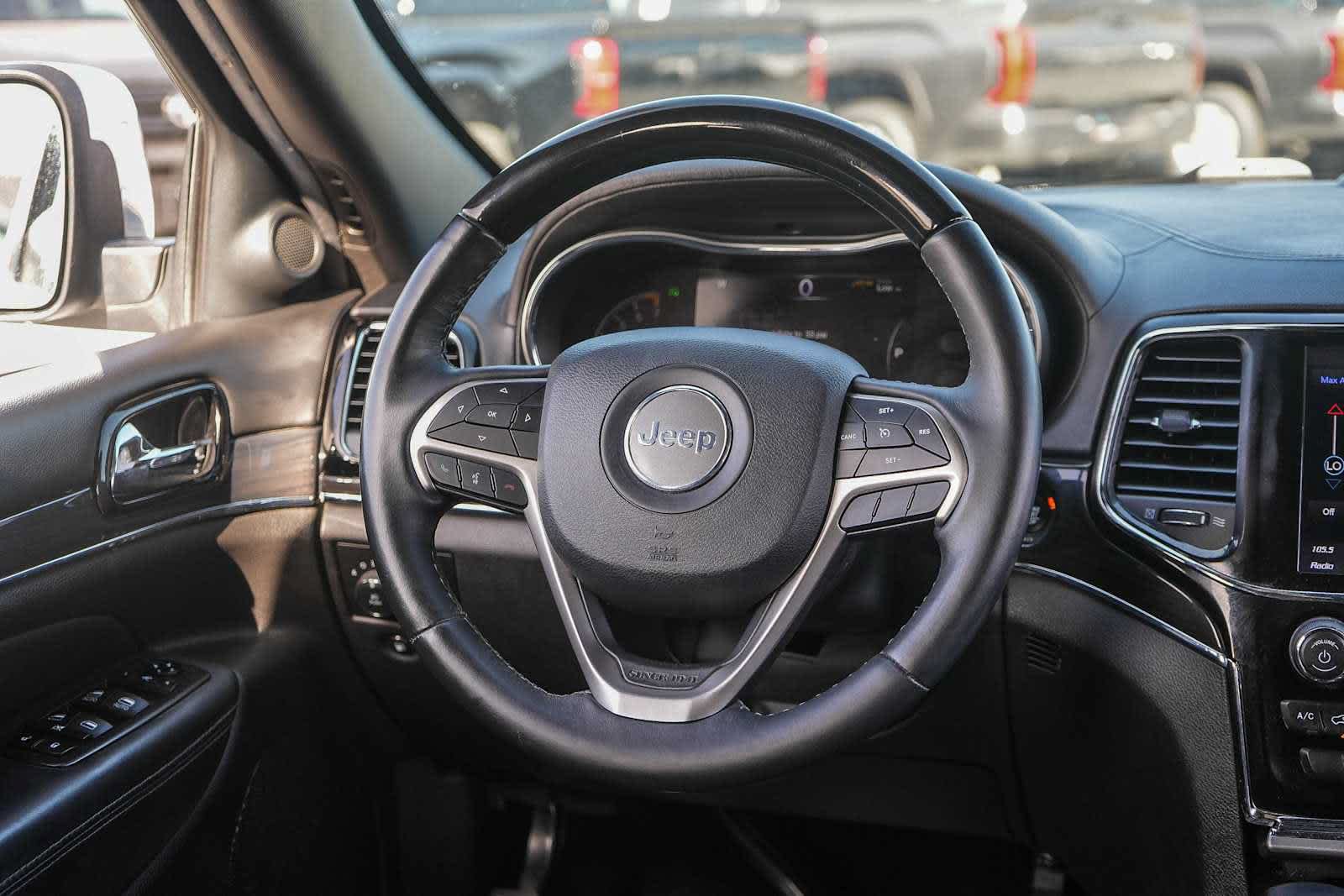 Used 2019 Jeep Grand Cherokee Overland AWD/4WD image 15