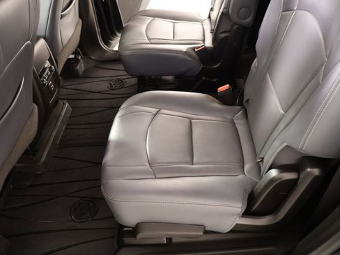 Used 2020 Buick Enclave Essence image 12