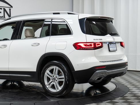 Certified 2021 Mercedes-Benz GLB 250 4MATIC w/ Premium Package image 29