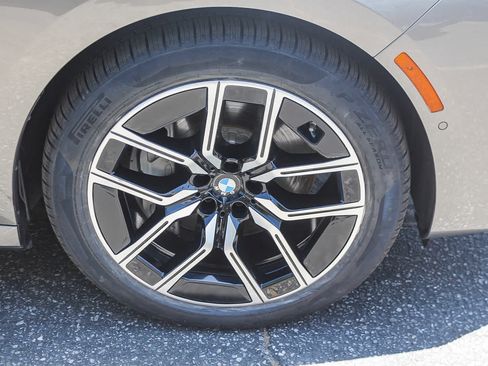 Used 2023 BMW i7 xDrive60 AWD/4WD image 9