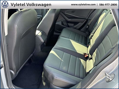 Certified 2024 Volkswagen Jetta SE w/ Panoramic Sunroof Package image 11
