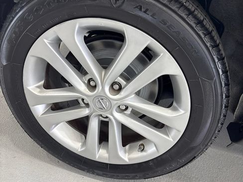 Used 2015 Nissan Juke S FWD image 11