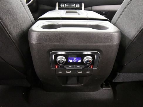 Used 2021 GMC Yukon XL Denali w/ Denali Premium Package AWD/4WD image 17