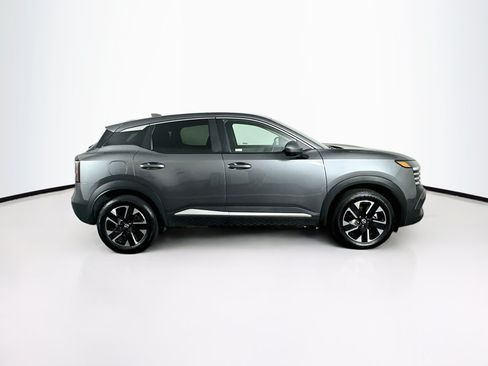 Used 2025 Nissan Kicks SV AWD/4WD image 10