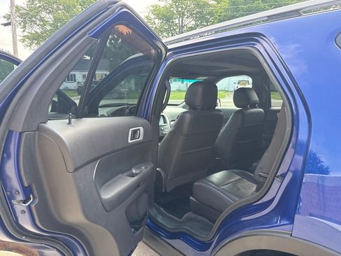 Used 2015 Ford Explorer XLT w/ Equipment Group 202B AWD/4WD image 12
