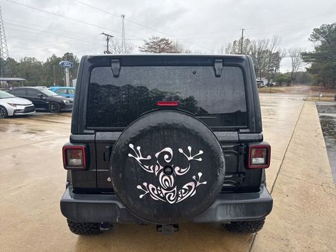 Used 2018 Jeep Wrangler Unlimited Sport image 4