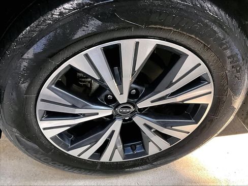 Used 2023 Nissan Rogue SV image 7