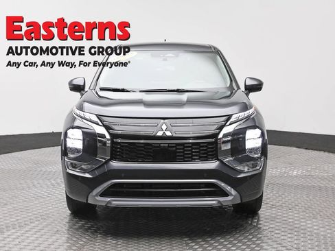 Used 2025 Mitsubishi Outlander SE AWD/4WD image 2