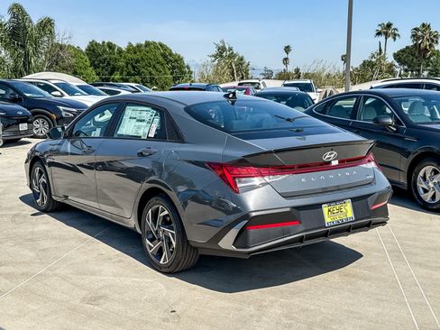 Used 2025 Hyundai Elantra SEL FWD image 6