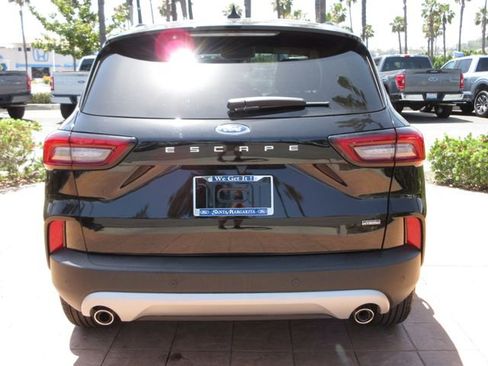 Certified 2025 Ford Escape SE FWD image 3