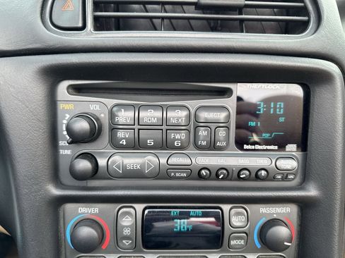 Used 1998 Chevrolet Corvette Base w/ Performance Handling Pkg image 11