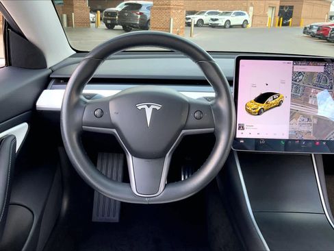 Used 2019 Tesla Model 3 Standard Range image 5